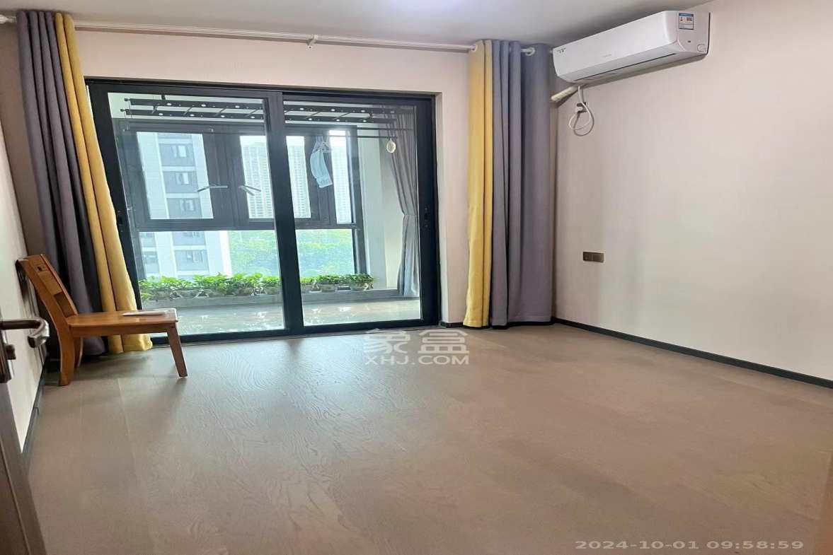 中海阅麓山一期  4室2厅2卫    4000.0元/月室内图