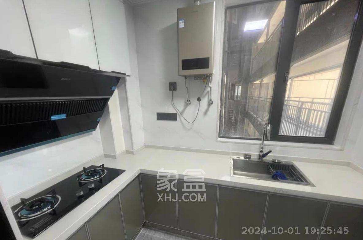卓越伊景苑  3室2厅2卫   3100.00元/月室内图