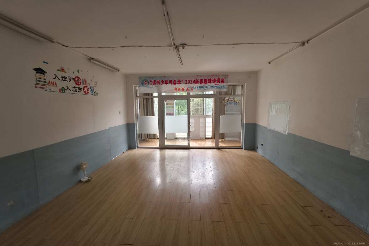 八方小区D区  4室2厅2卫   6000.00元/月室内图