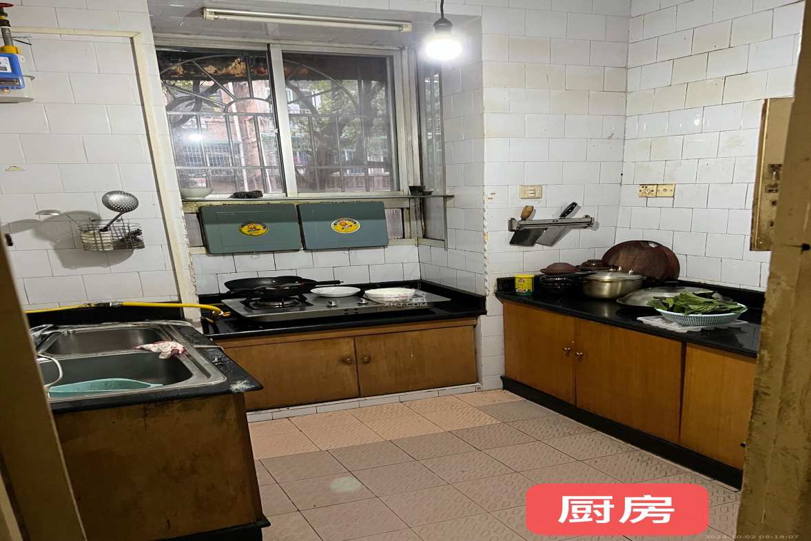 湘农桥社区  4室2厅2卫   2900.00元/月室内图