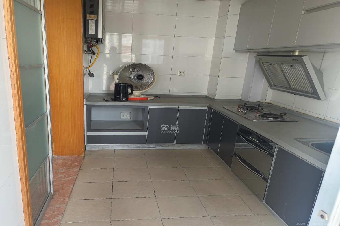 三万英尺  1室2厅2卫    3800.0元/月室内图