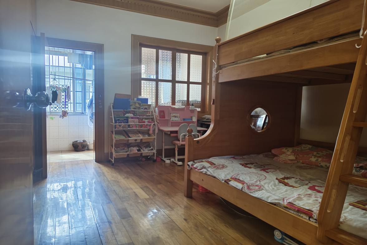 老林业局家属楼 3室2厅2卫 1200.0元/月 老林业局家属楼 3室2厅2卫 1200.0元/月室内图