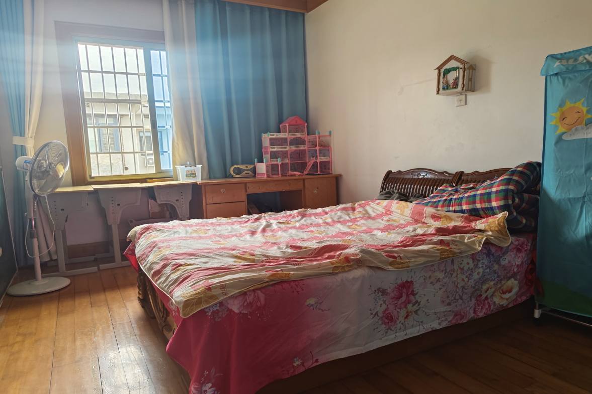 老林业局家属楼 3室2厅2卫 1200.0元/月 老林业局家属楼 3室2厅2卫 1200.0元/月室内图