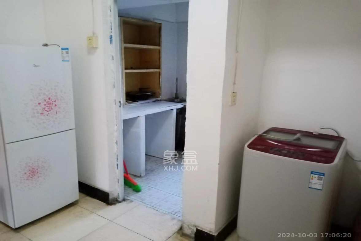 红旗社区  2室1厅1卫   1400.00元/月室内图