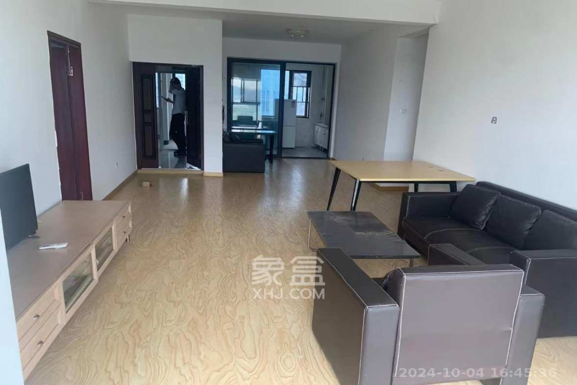 中国铁建洋湖苑  4室2厅2卫   2000.00元/月户型图