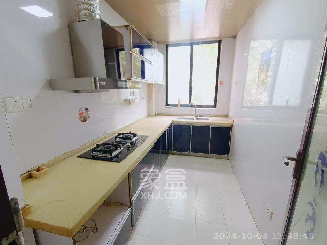 阳光100三期  2室2厅1卫    2200.0元/月室内图