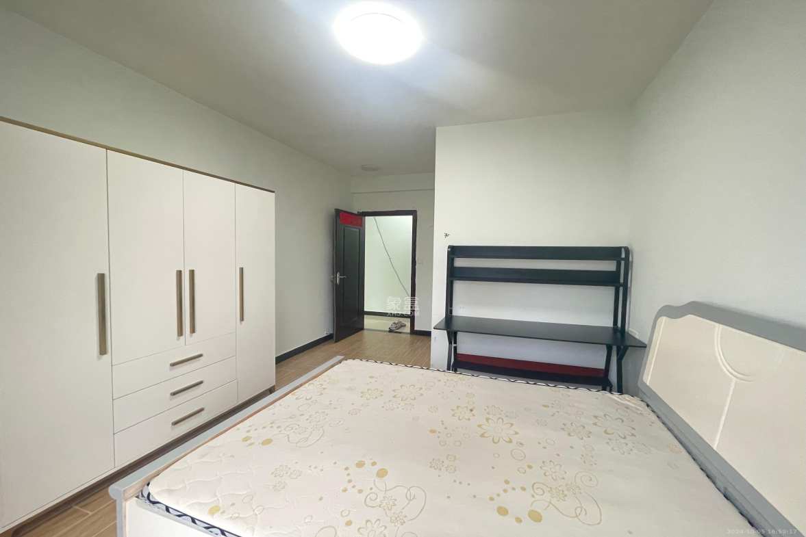 兰亭湾畔  4室2厅1卫    2600.0元/月室内图