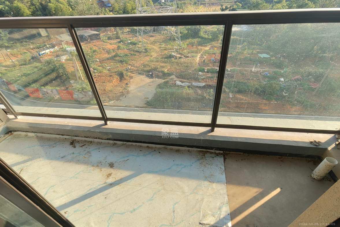 绿城高尔夫小镇  1室1厅1卫    1050.0元/月 绿城高尔夫小镇  1室1厅1卫    1050.0元/月室内图