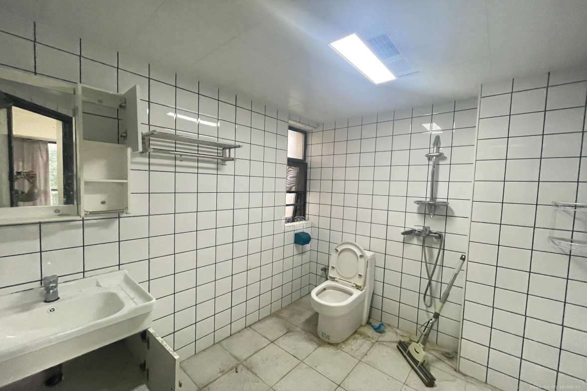 兰亭湾畔  4室2厅1卫    2600.0元/月室内图