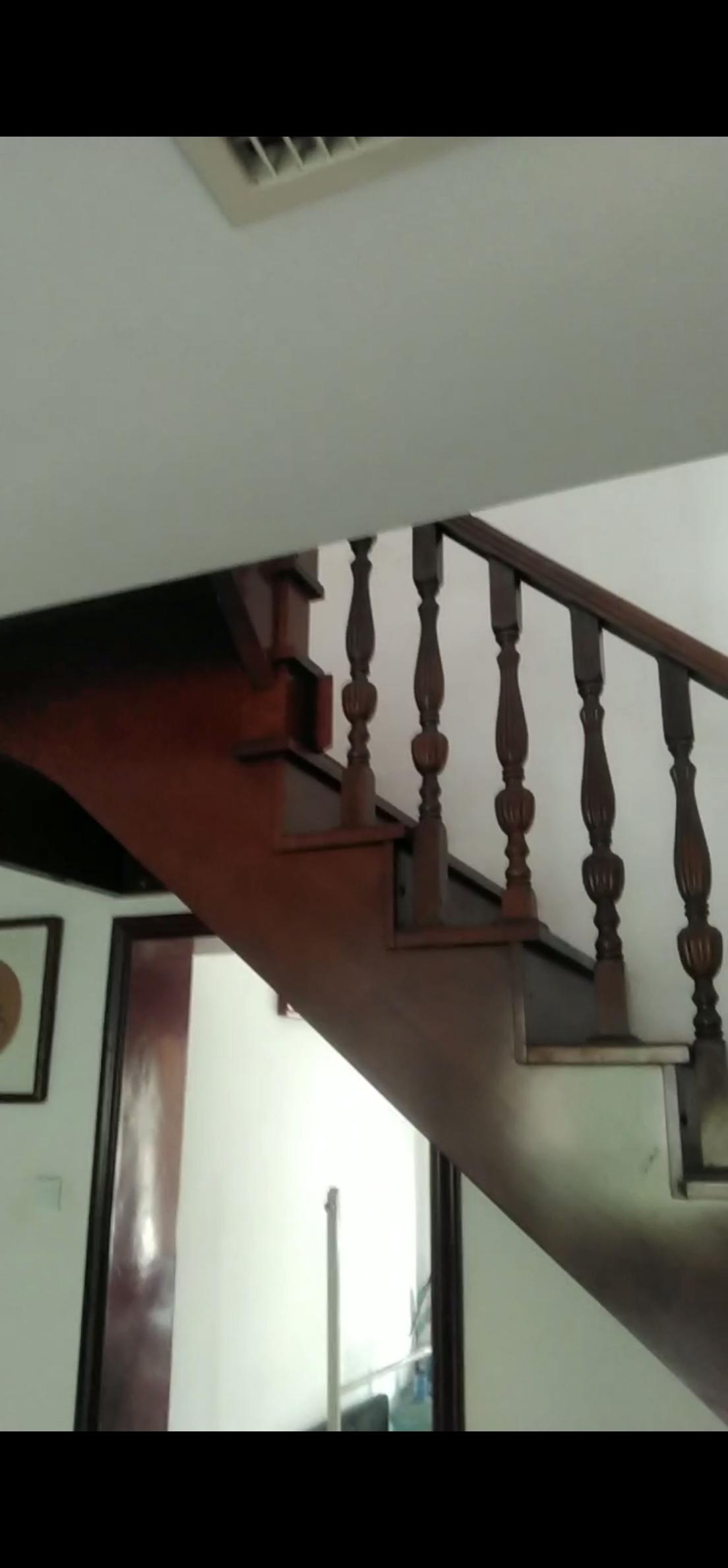 君悦华府  5室2厅2卫    90.0万客厅