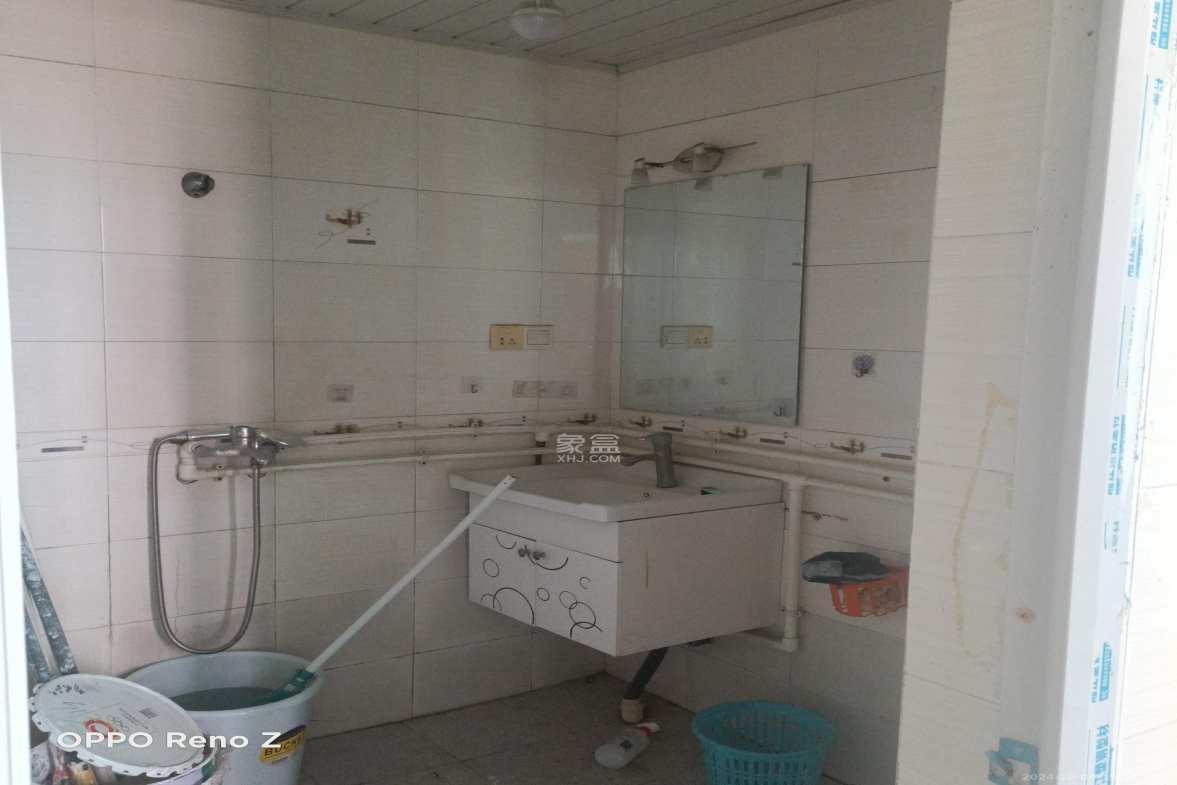 中南汽车世界 2室2厅1卫 1200.0元/月 中南汽车世界 2室2厅1卫 1200.0元/月室内图