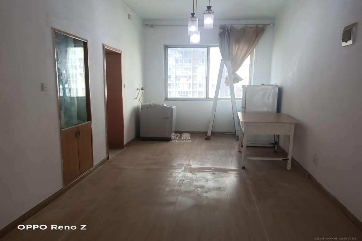 中南汽车世界 2室2厅1卫 1200.0元/月 中南汽车世界 2室2厅1卫 1200.0元/月室内图