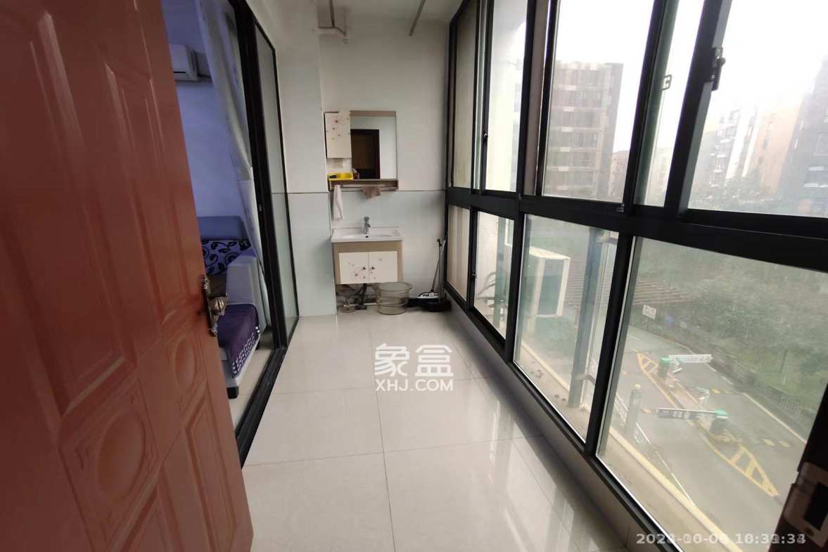 阳光100三期  2室1厅1卫    1800.0元/月 阳光100三期  2室1厅1卫    1800.0元/月室内图