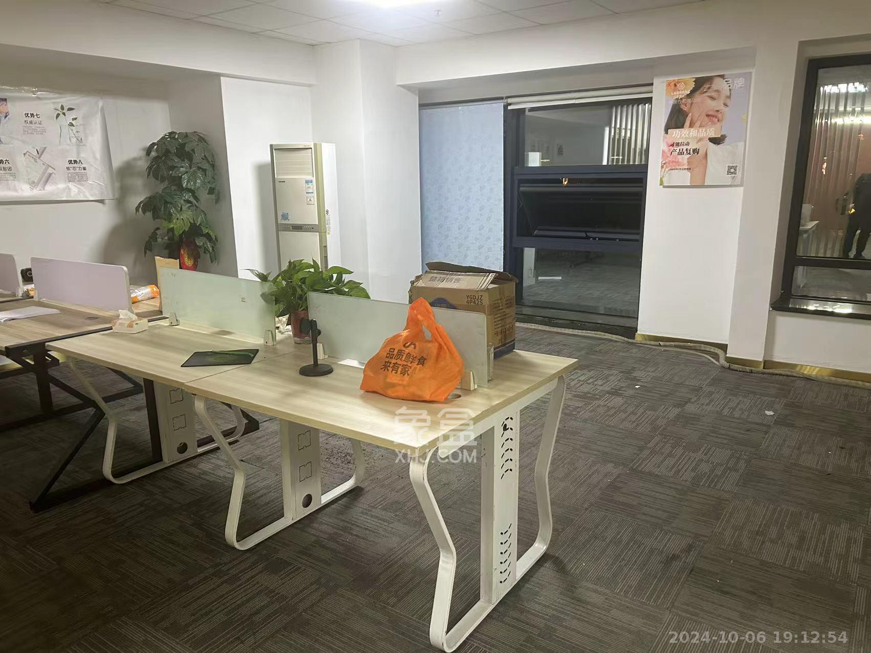 万象新天   130.0㎡      3500.0元/月