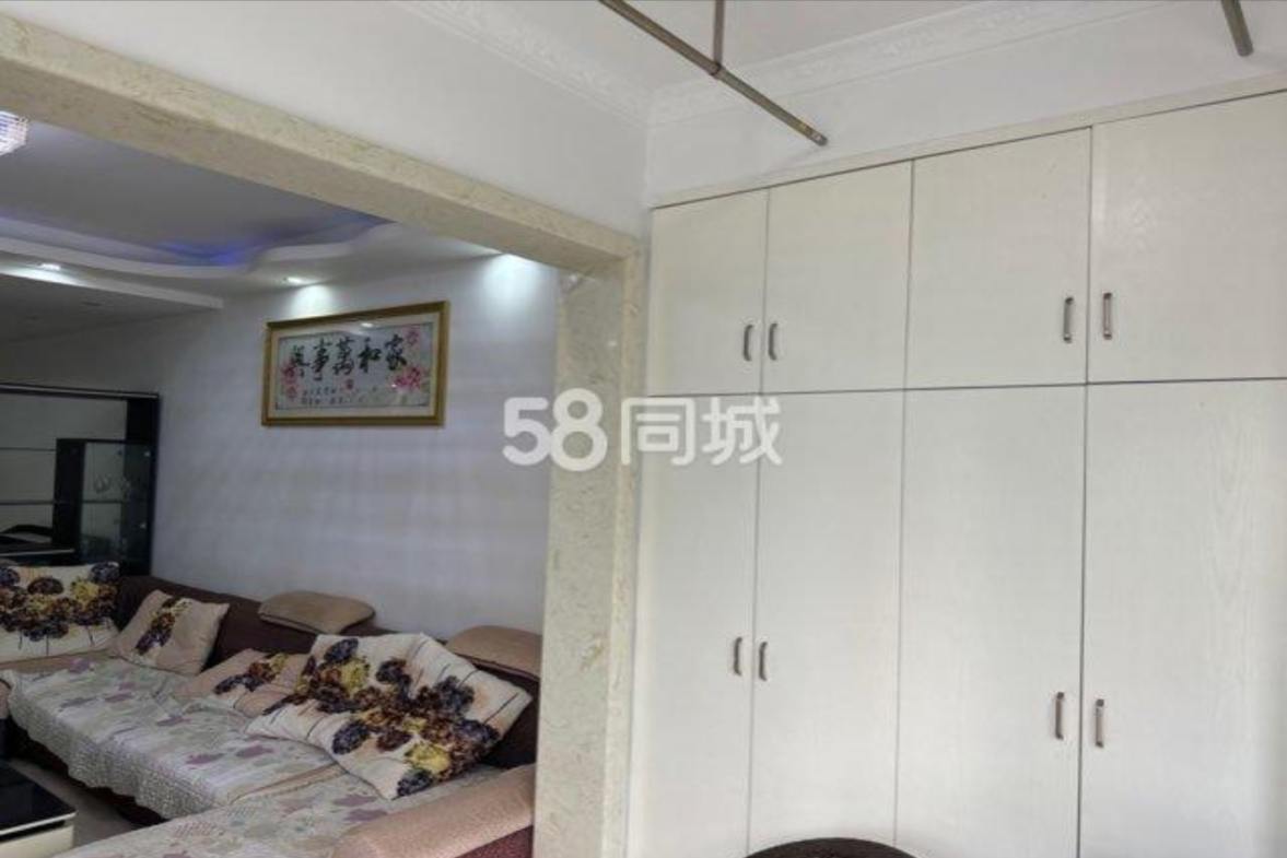 珠江愉景新城  3室2厅1卫   1600.00元/月室内图
