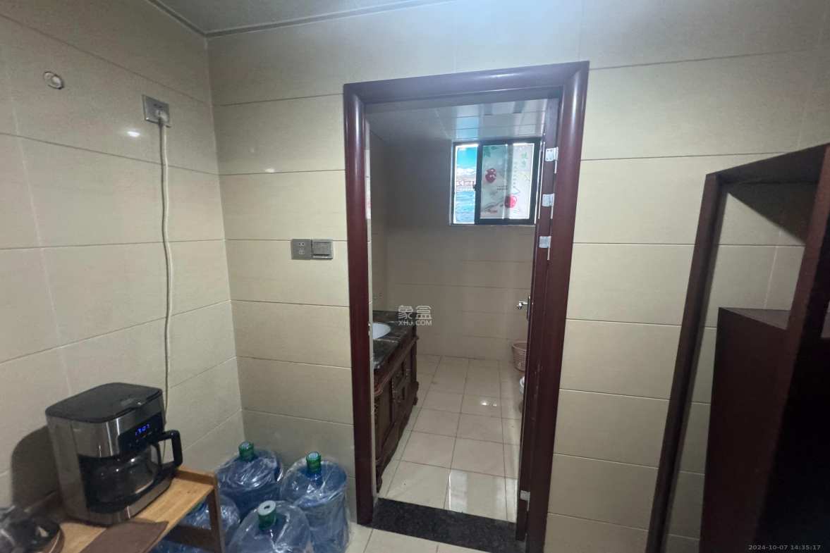 湘江世纪城富湾国际  5室2厅2卫    9000.0元/月 湘江世纪城富湾国际  5室2厅2卫    9000.0元/月室内图