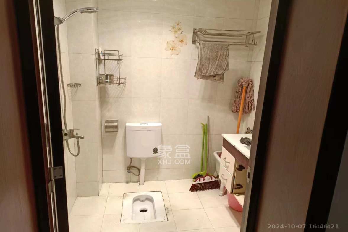 中南汽车世界  3室2厅2卫   1400.00元/月室内图