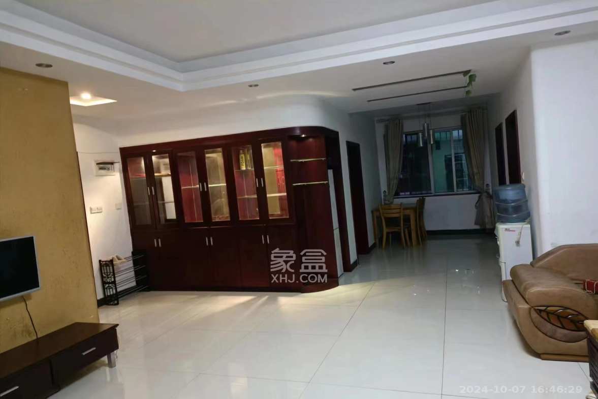 中南汽车世界  3室2厅2卫   1400.00元/月室内图