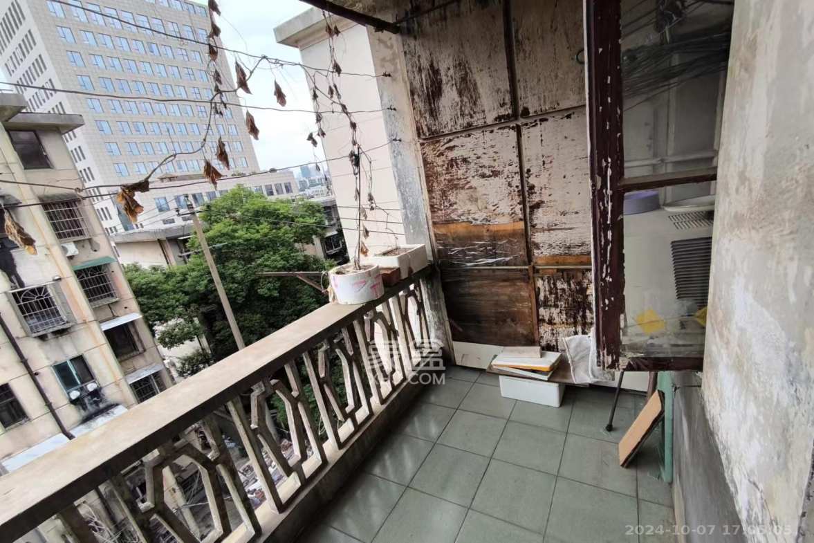 杨家山职院街居民楼  3室1厅0卫   1400.00元/月室内图