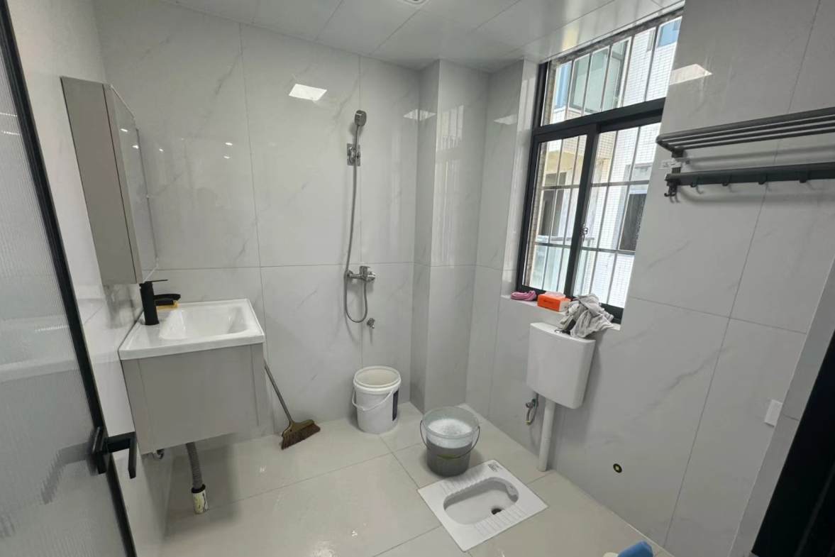 互助小区  3室2厅2卫   1800.00元/月室内图
