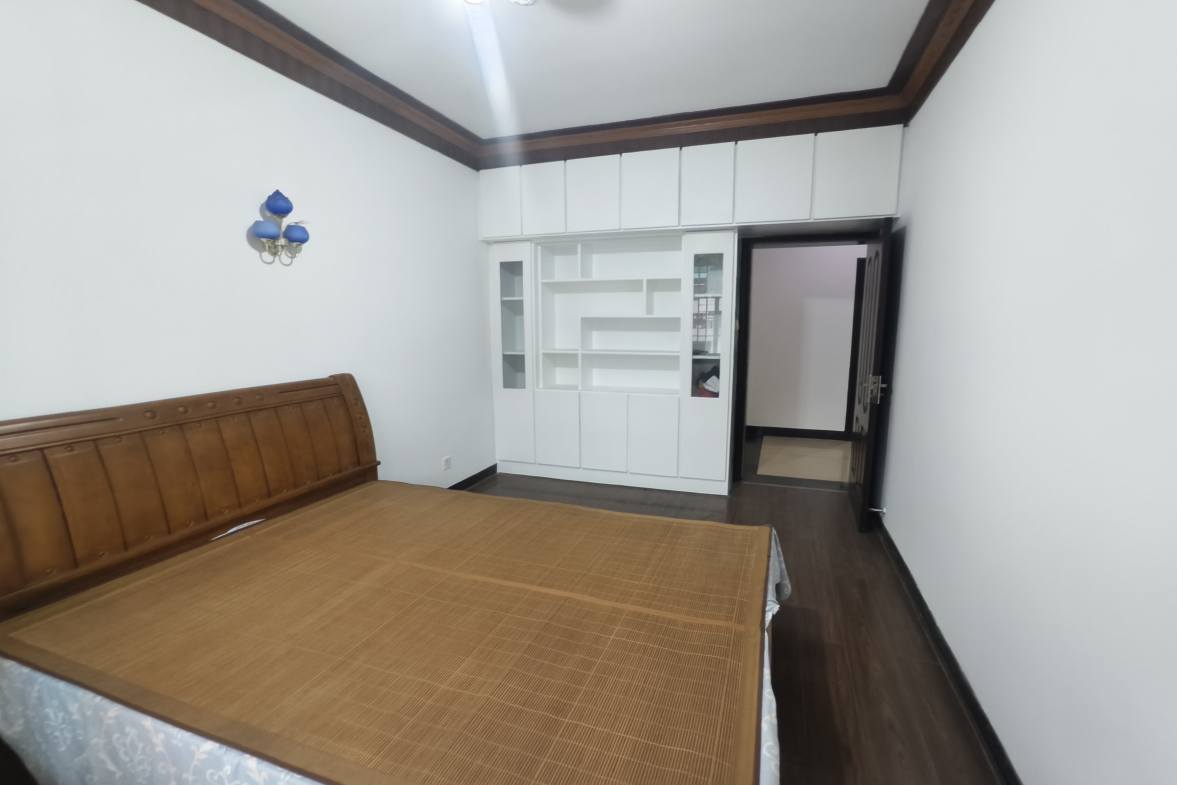 涟钢散盘  4室2厅2卫   37.00万客厅