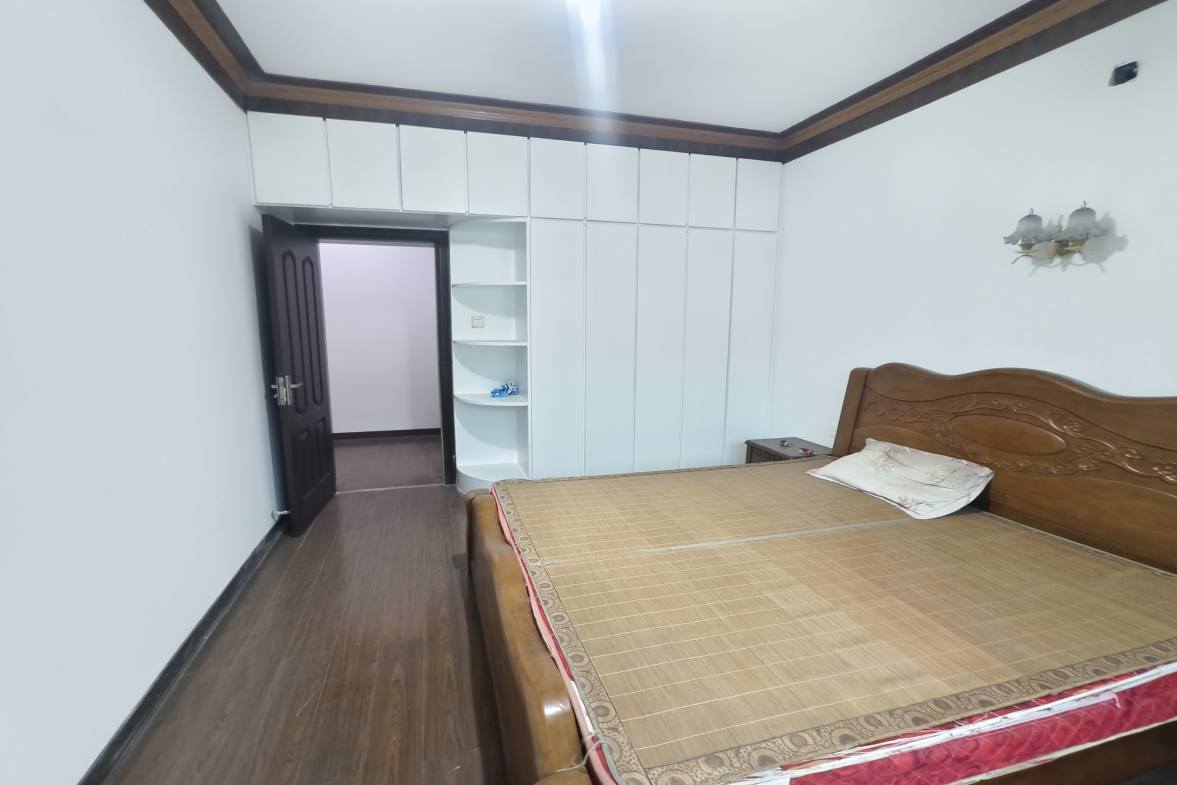 涟钢散盘  4室2厅2卫   37.00万客厅