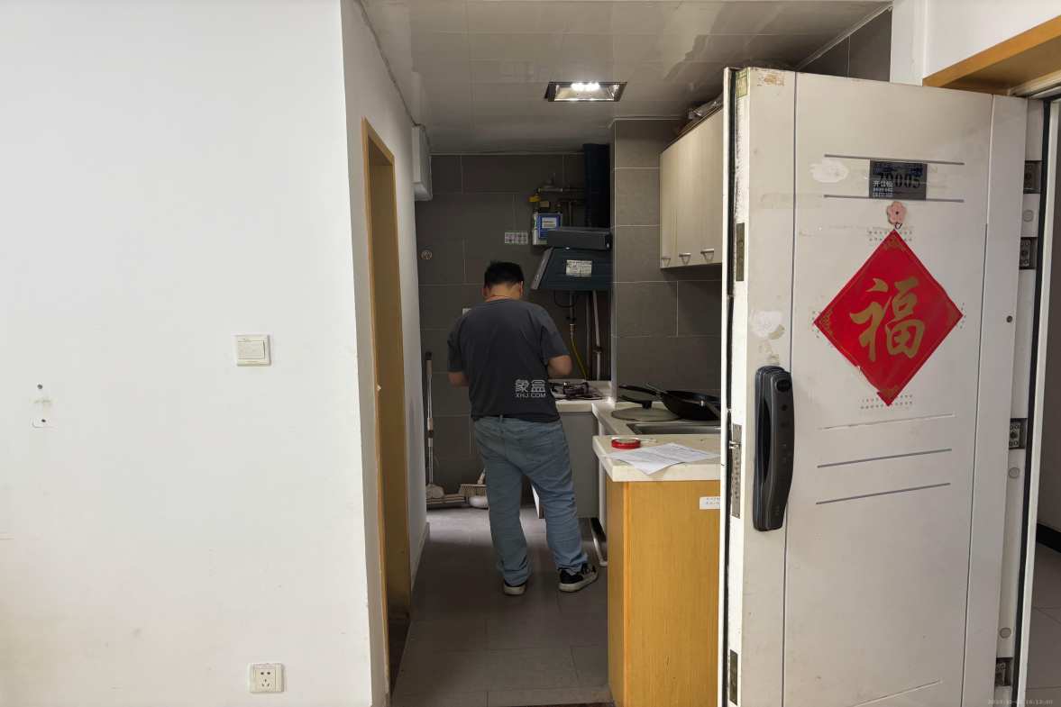 中天广场  1室1厅1卫   2300.00元/月室内图
