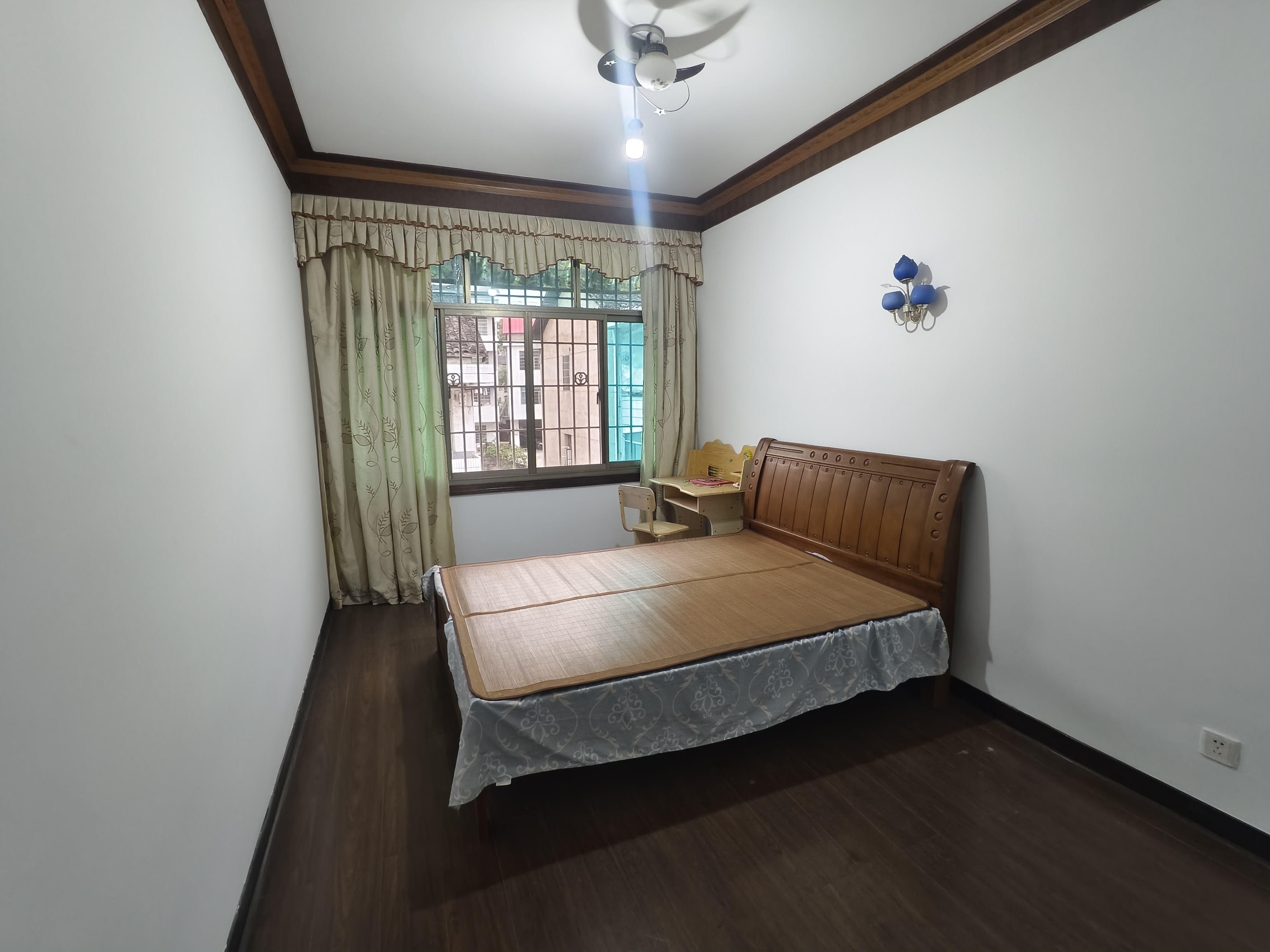 涟钢散盘  4室2厅2卫    37.0万