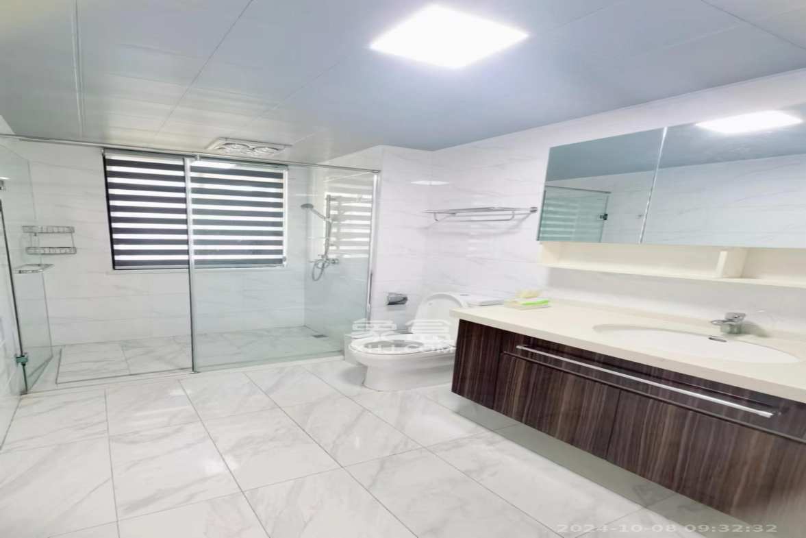 碧桂园公园壹号(凯怡茗苑) 5室2厅3卫 2500.0元/月 碧桂园公园壹号(凯怡茗苑) 5室2厅3卫 2500.0元/月室内图