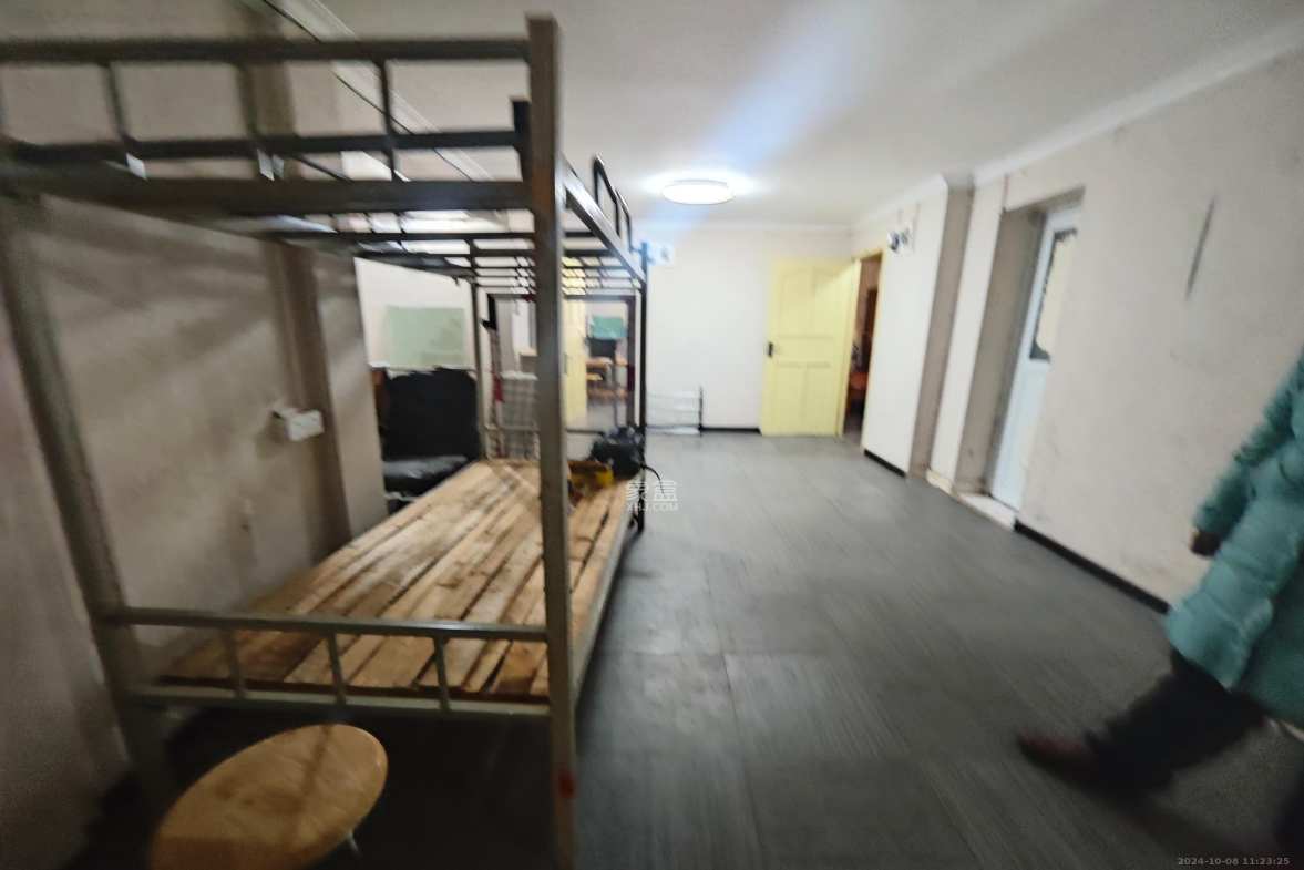 广宇园丁新村  4室2厅3卫   2200.00元/月室内图1