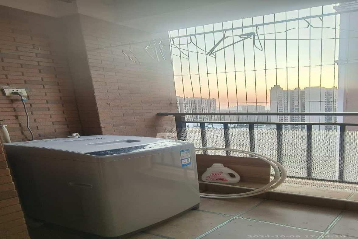 水岸世景  1室1厅1卫   1100.00元/月室内图