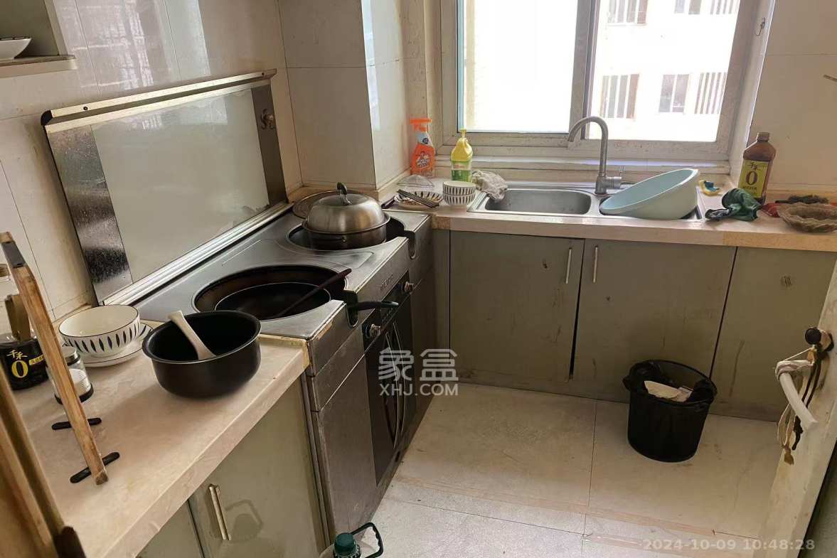 金碧文华  1室2厅1卫   2100.00元/月室内图