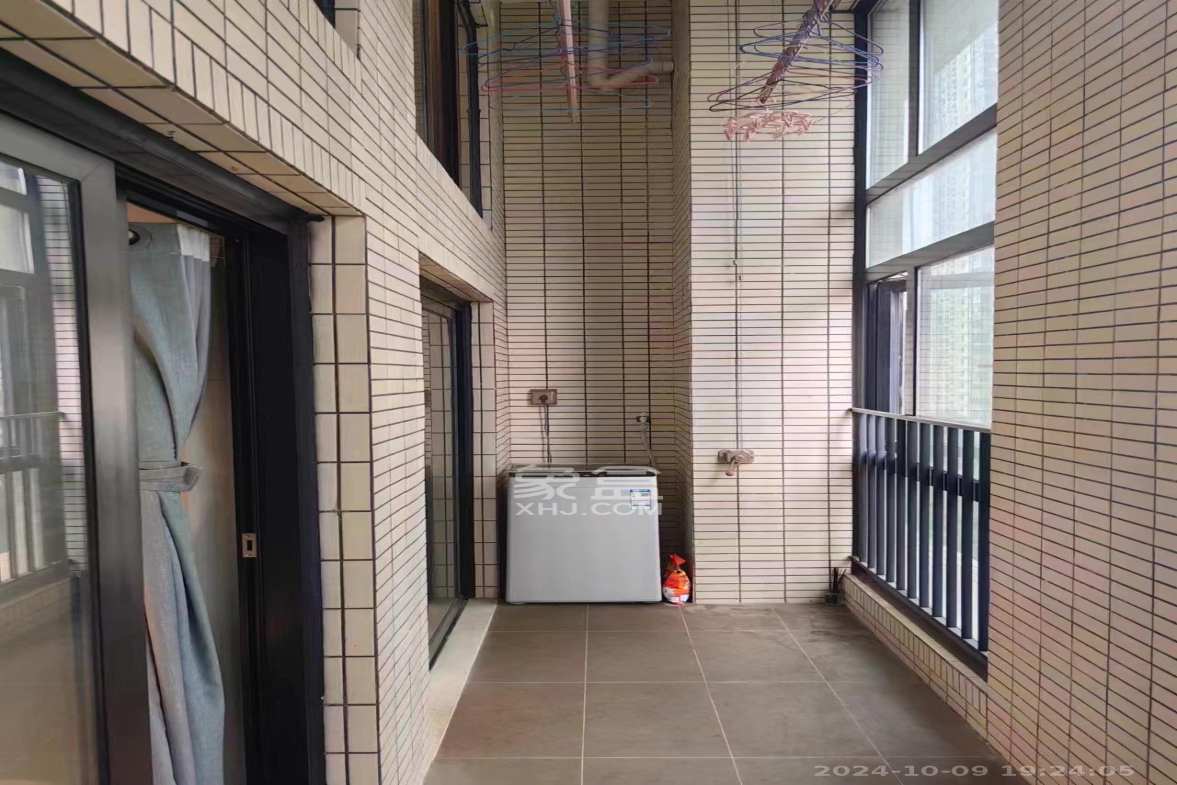 时代年华  2室2厅2卫   1800.00元/月室内图