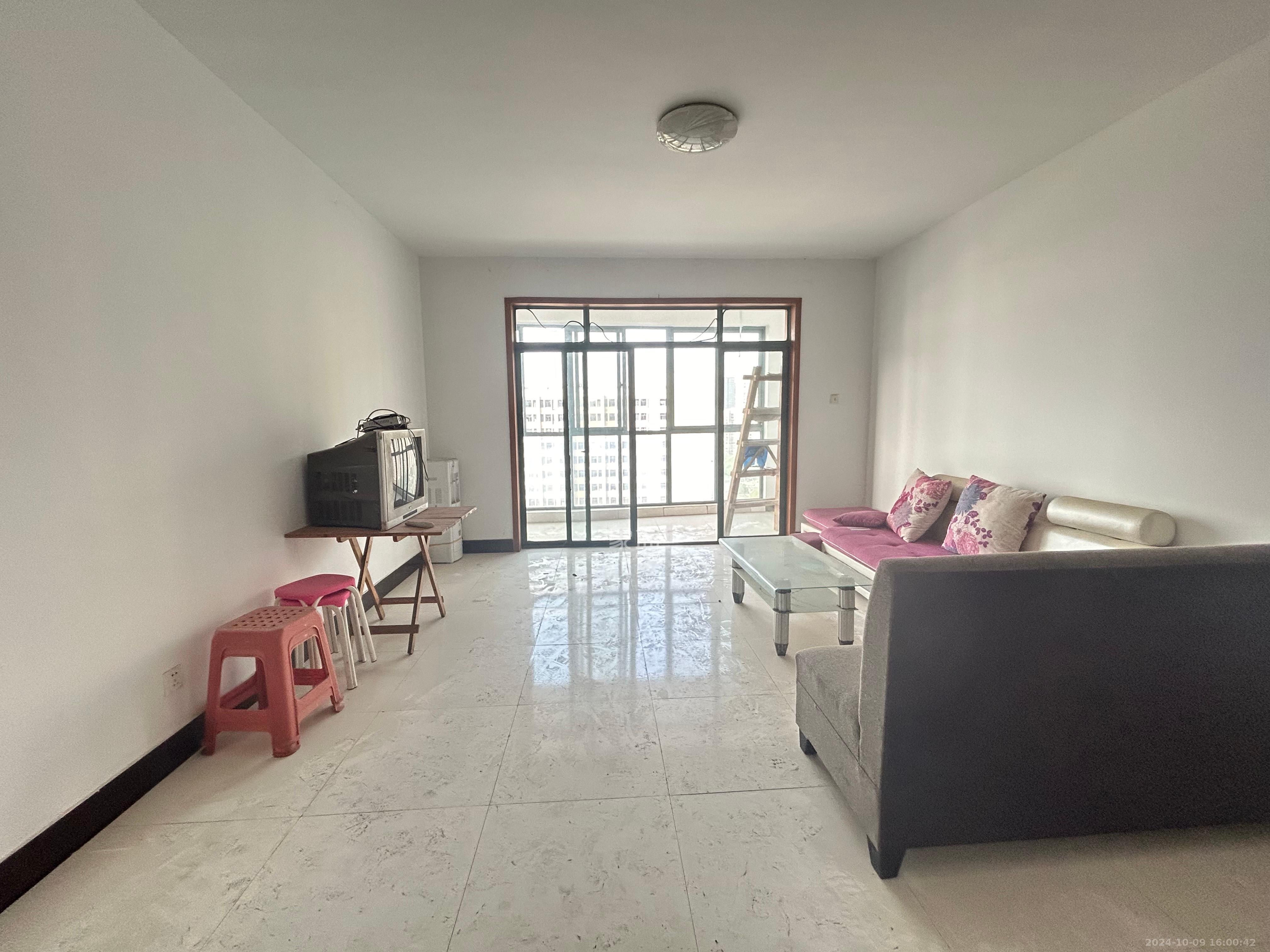 天和华城  3室2厅2卫    2000.0元/月