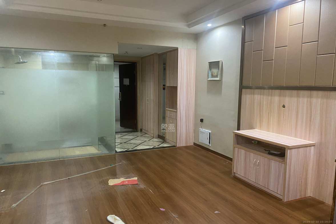 京武浪琴山一、二期 1室2厅2卫 1400.0元/月 京武浪琴山一、二期 1室2厅2卫 1400.0元/月室内图