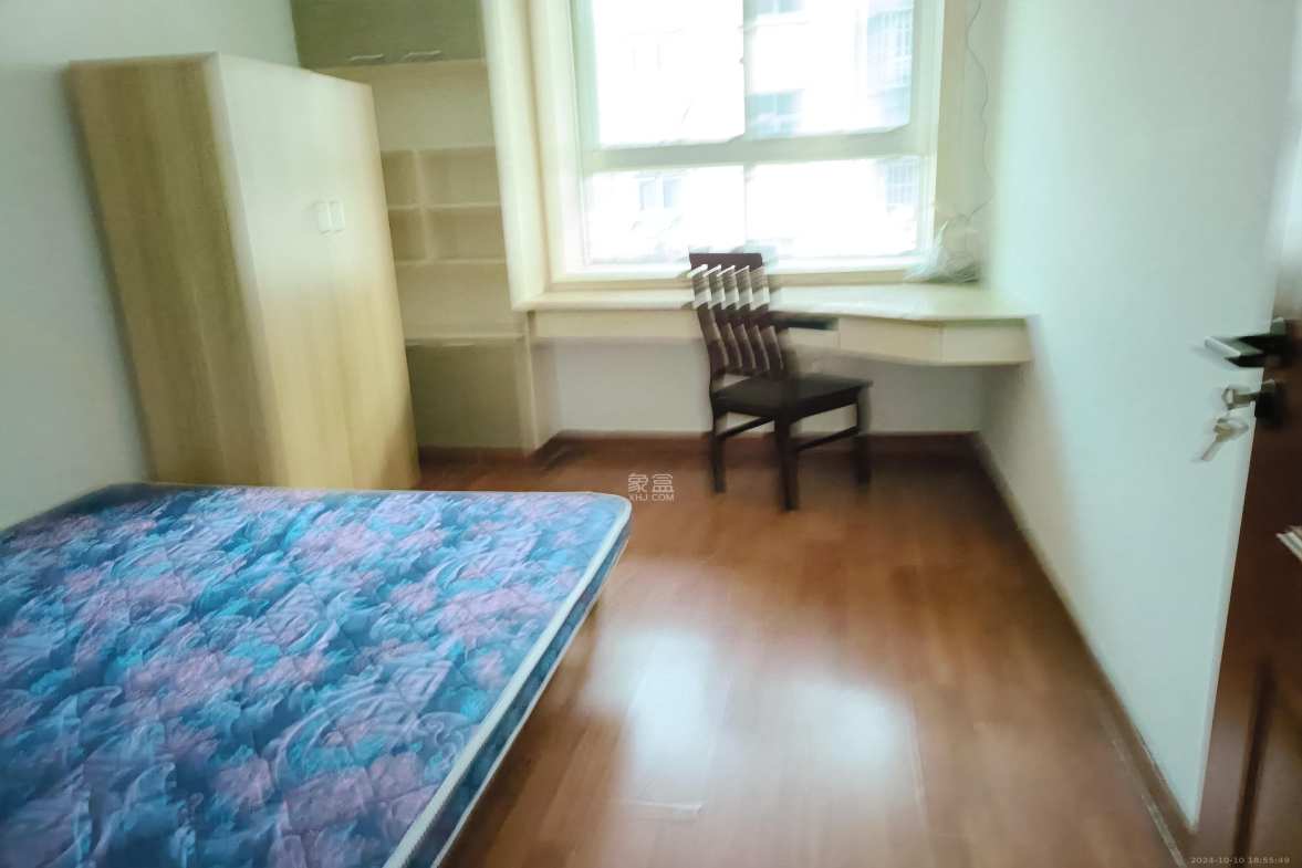 东风一村社区房（王家垅）  3室2厅2卫   2100.00元/月室内图