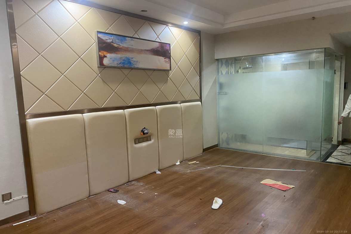 京武浪琴山一、二期 1室2厅2卫 1400.0元/月 京武浪琴山一、二期 1室2厅2卫 1400.0元/月室内图