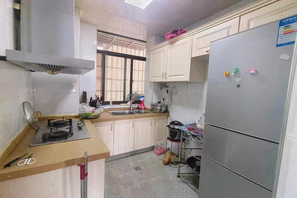 扶青名都  3室2厅1卫    40.0万客厅