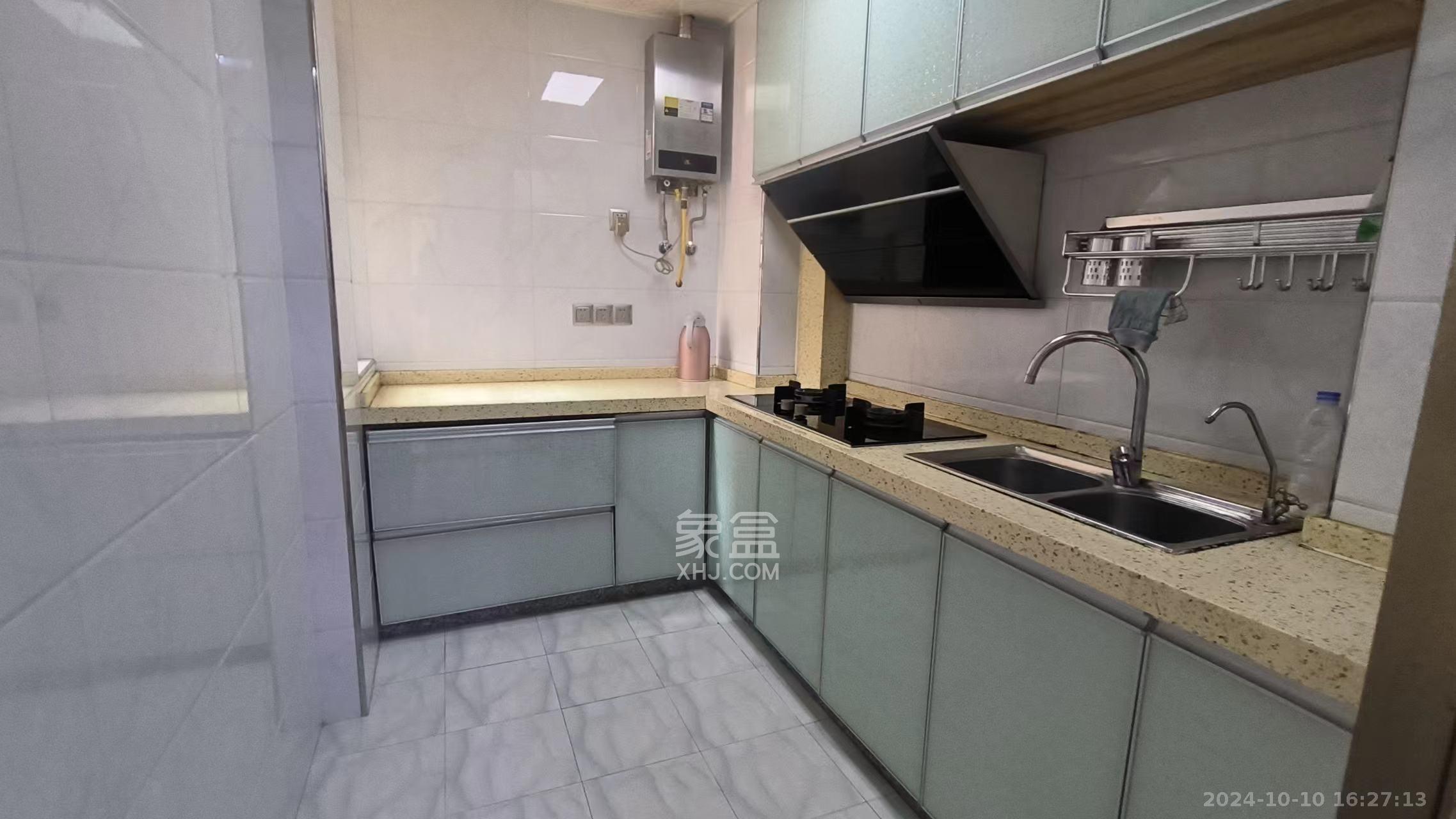 丽发新城  1室2厅1卫   1800.00元/月