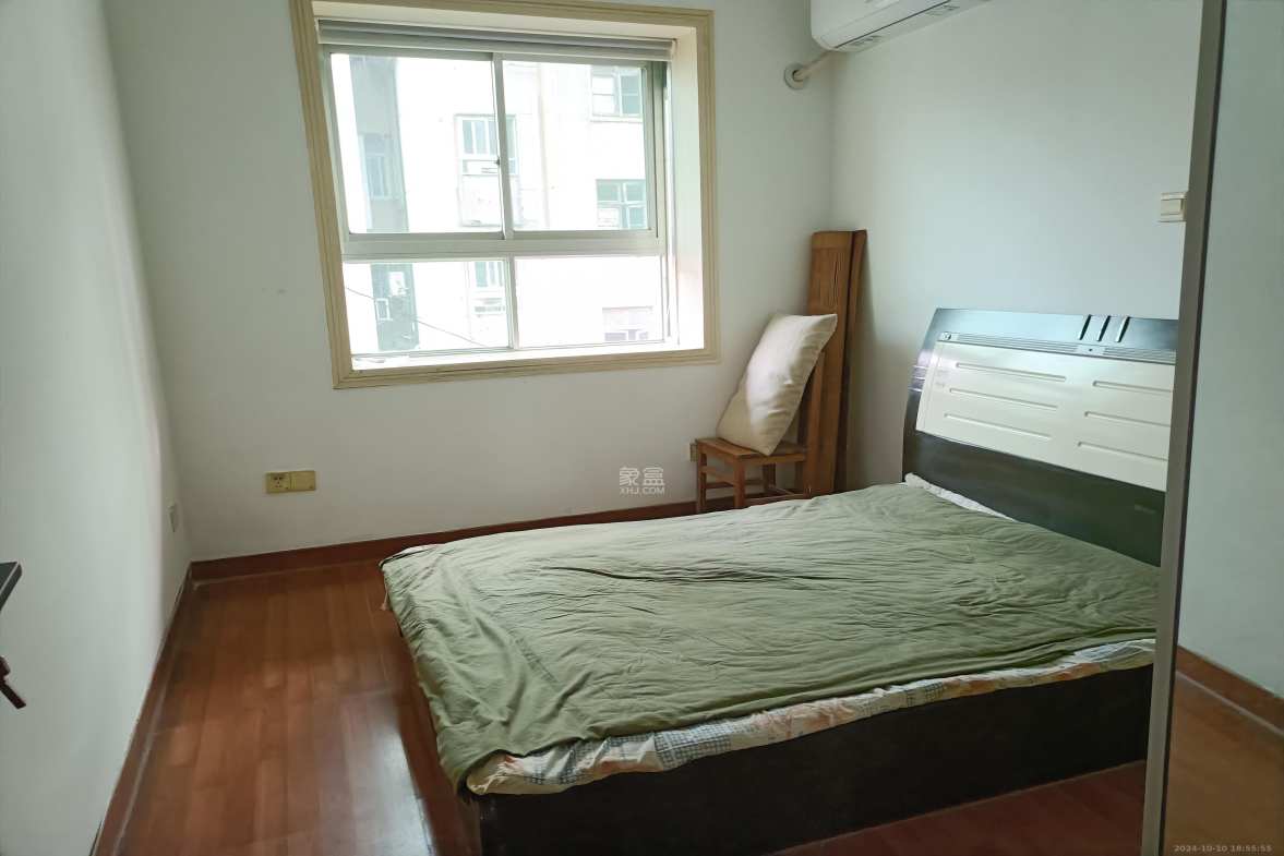 东风一村社区房（王家垅）  3室2厅2卫   2100.00元/月室内图