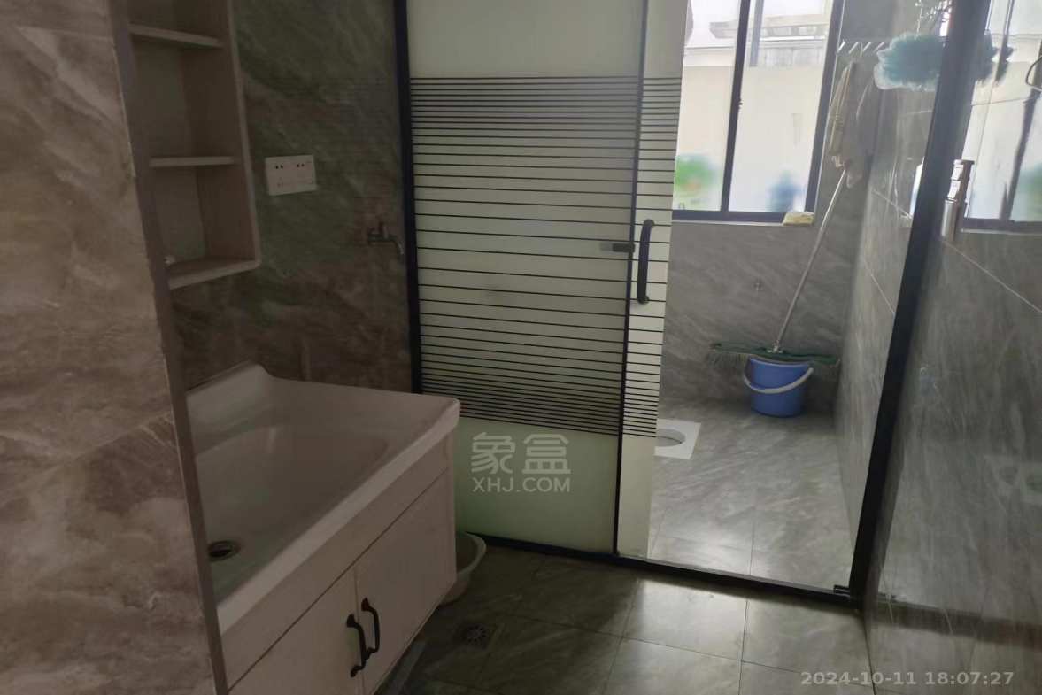 泉塘湾一期  3室2厅2卫   1300.00元/月室内图