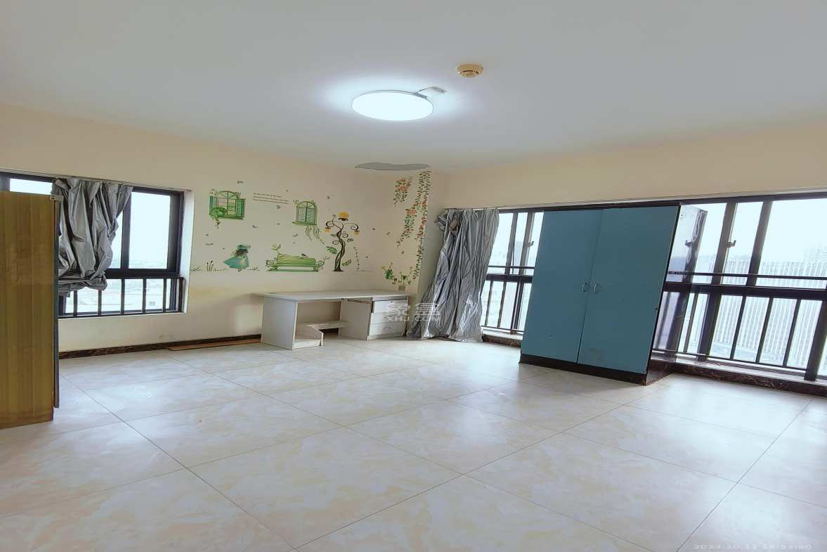 山水湾  3室2厅1卫   2300.00元/月室内图