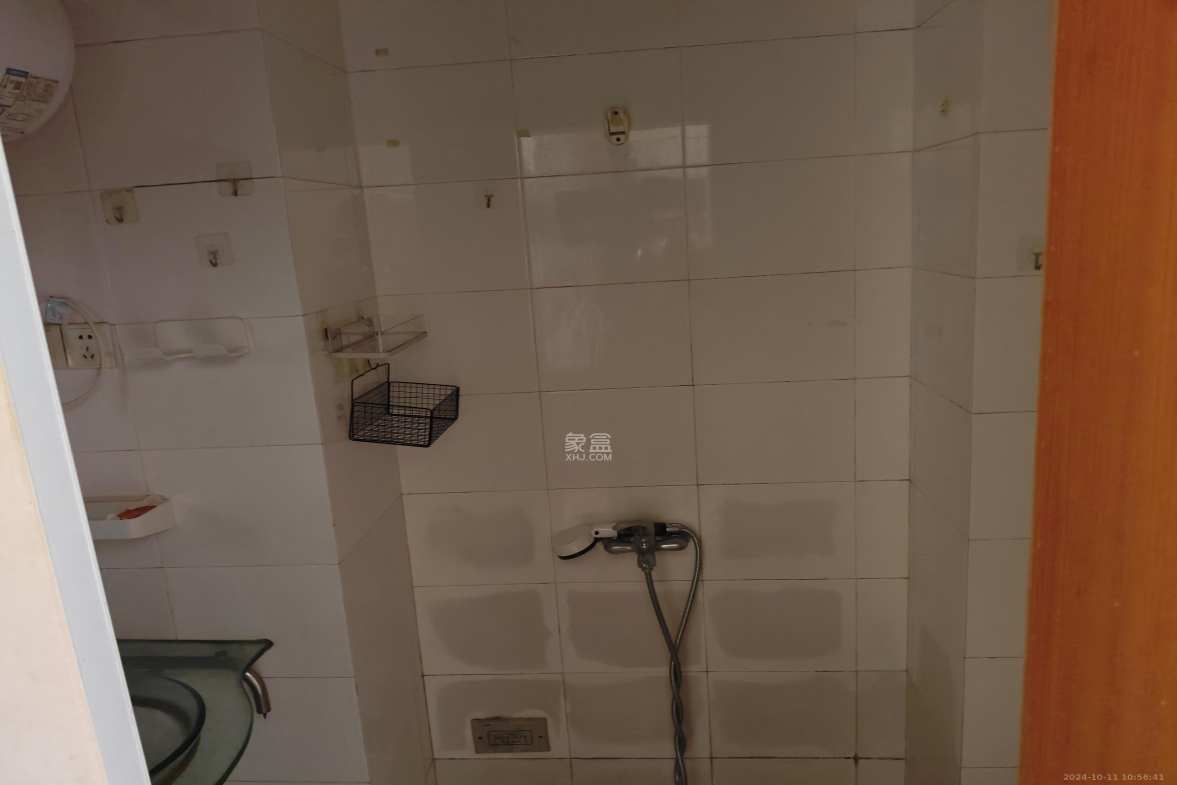 颐美会现代城 1室0厅0卫 1800.0元/月 颐美会现代城 1室0厅0卫 1800.0元/月室内图