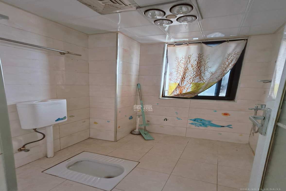 山水湾  3室2厅1卫   2300.00元/月室内图