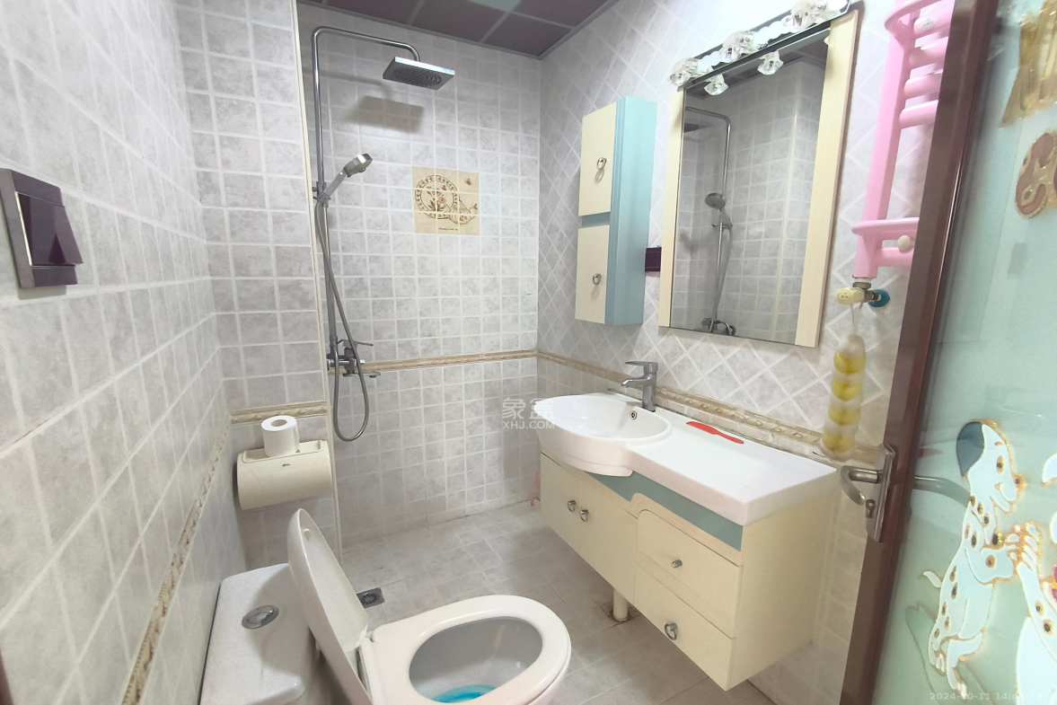 蟠龙欣苑  4室2厅2卫   2600.00元/月室内图