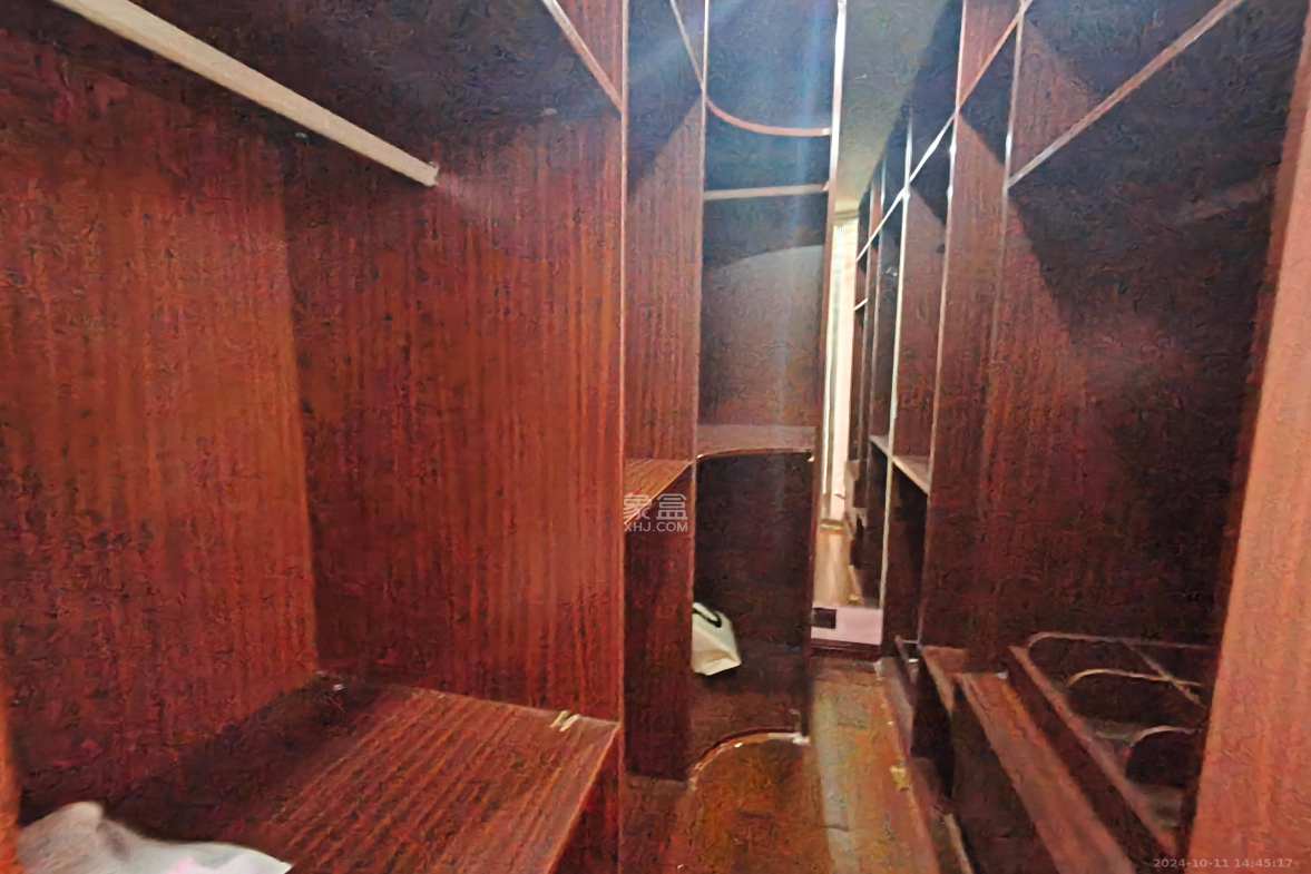 蟠龙欣苑  4室2厅2卫   2600.00元/月室内图