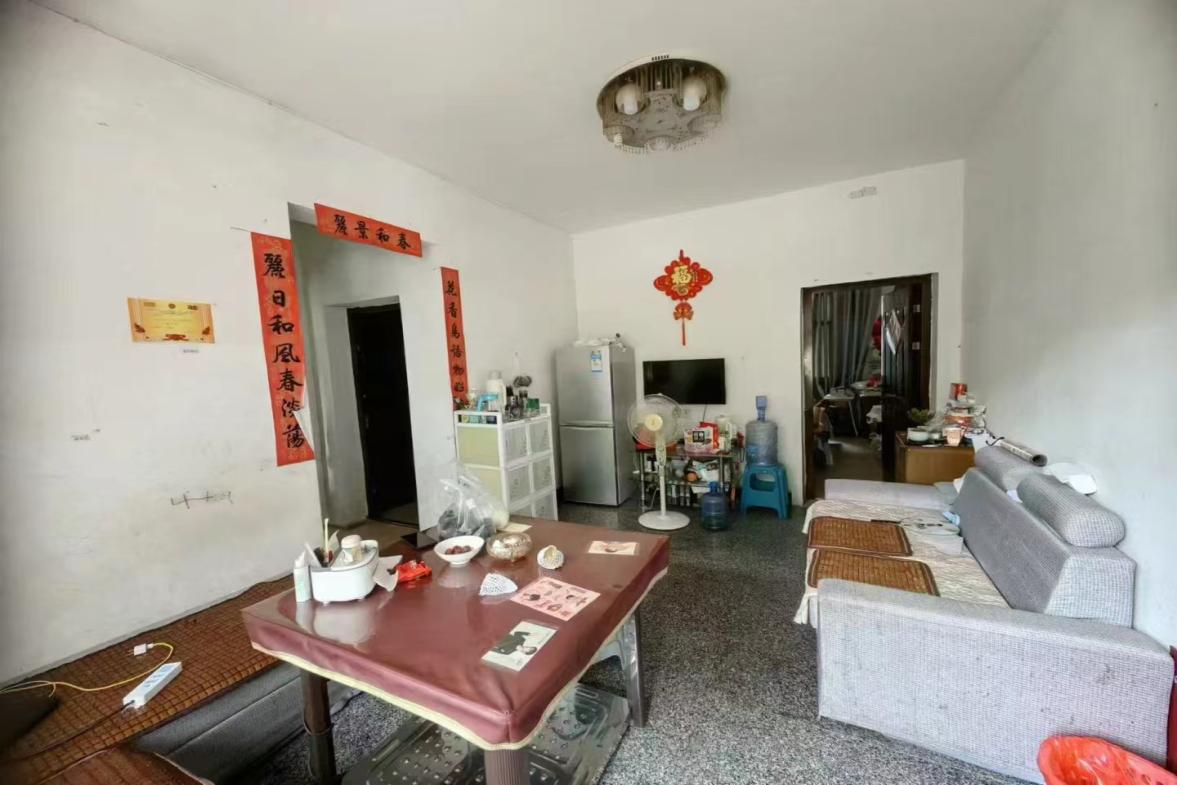 长青居民生活小区  1室0厅0卫    17.8万 长青居民生活小区  1室0厅0卫    17.8万客厅