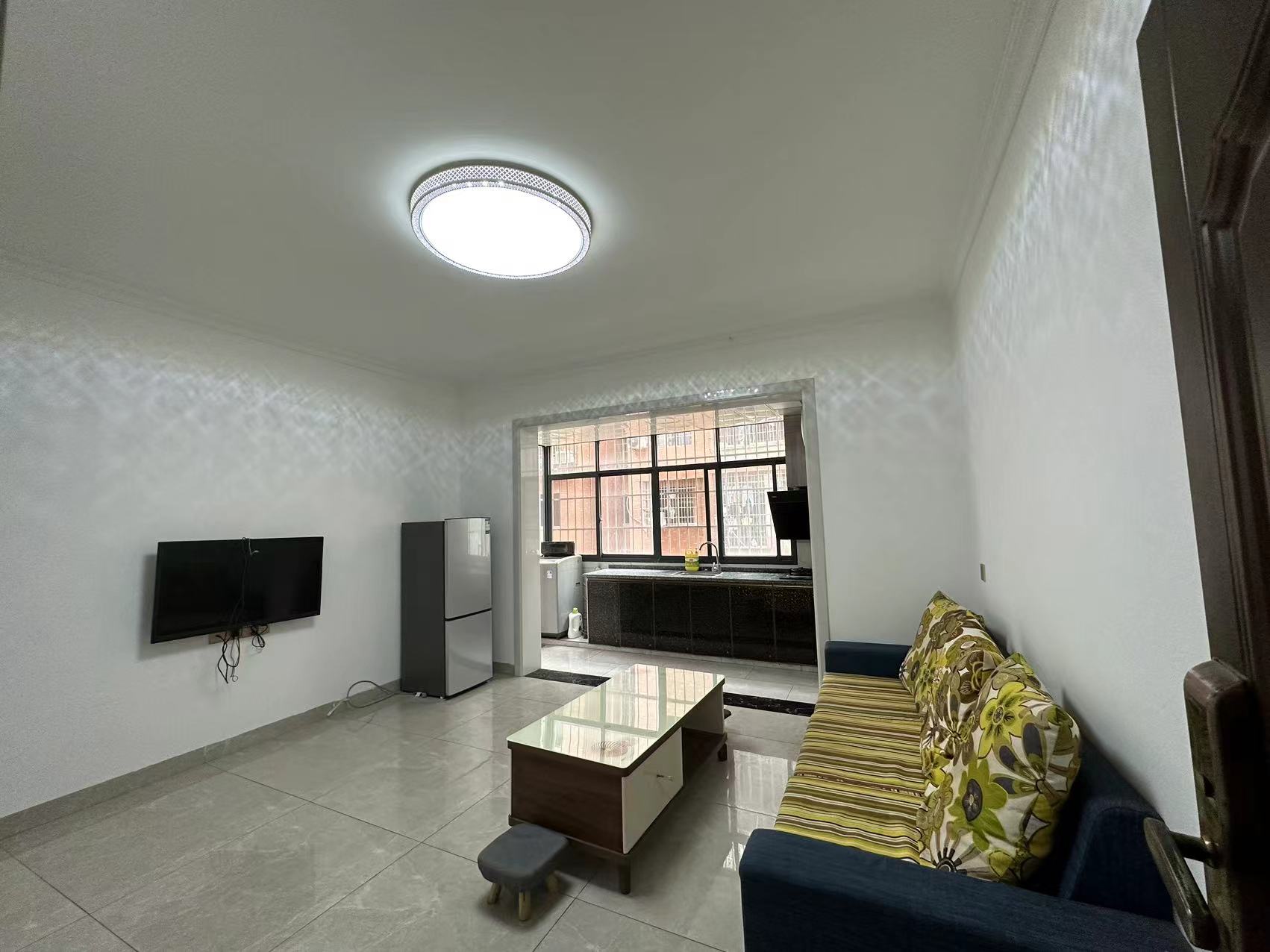 融冠亲城安置房  1室0厅0卫    1200.0元/月