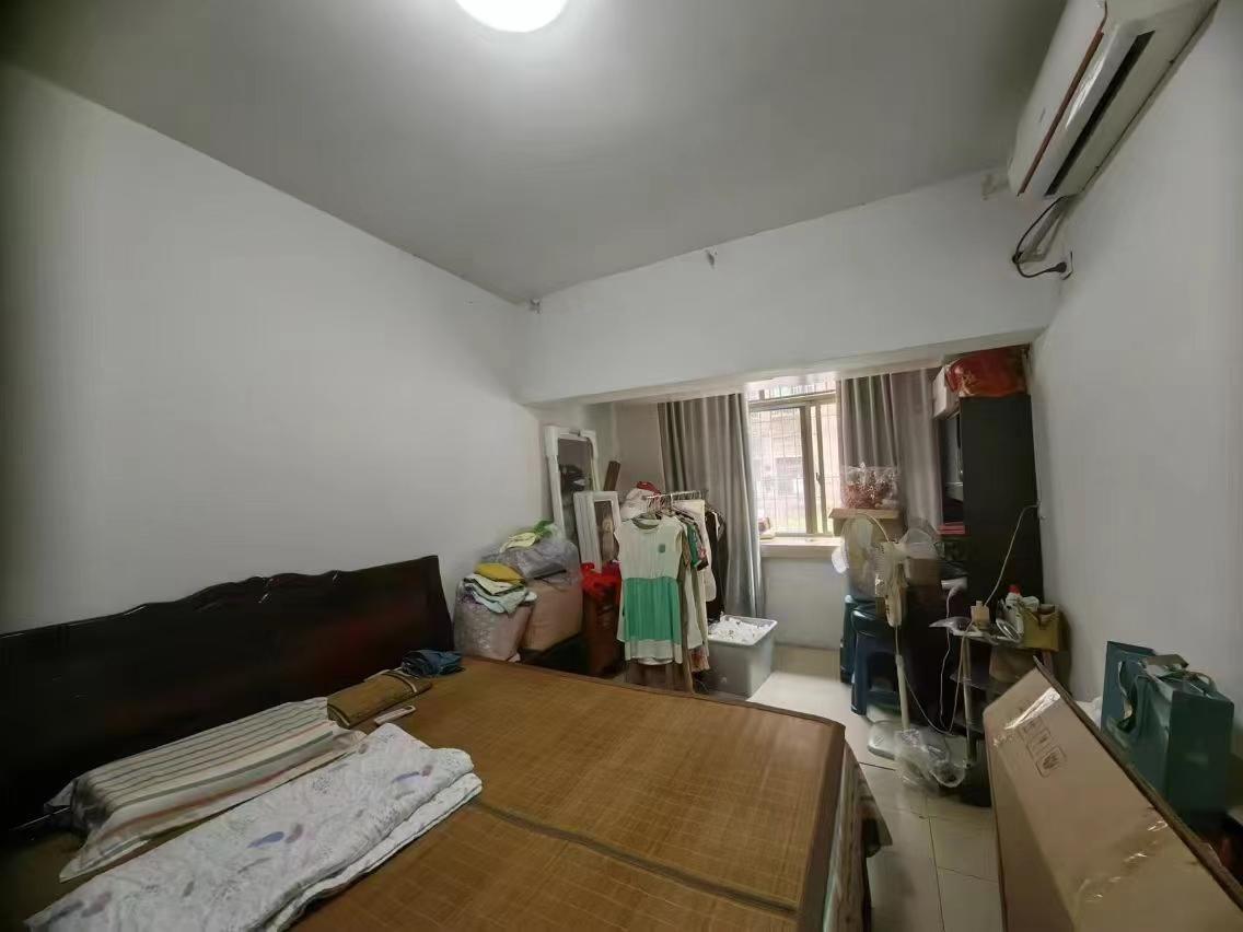 长青居民生活小区  1室0厅0卫    17.8万 长青居民生活小区  1室0厅0卫    17.8万客厅