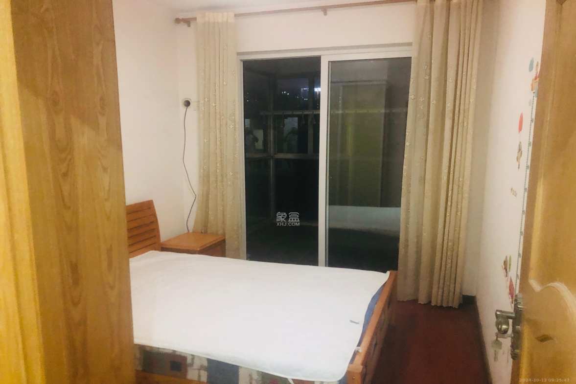 世景华庭  3室2厅2卫   2200.00元/月室内图